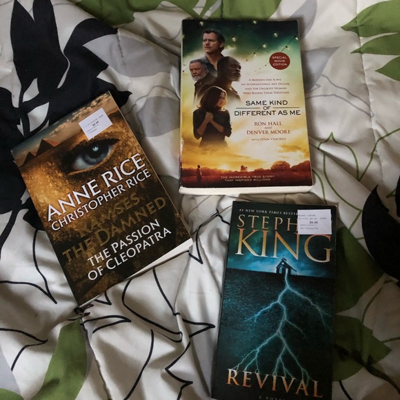 Book bundle - Picture 2 of 5